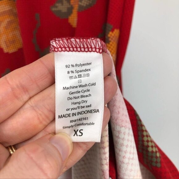 Lularoe Women’s Carly Dress Size XS Floral Print High Low Shift Red Short Sleeve - Picture 7 of 8